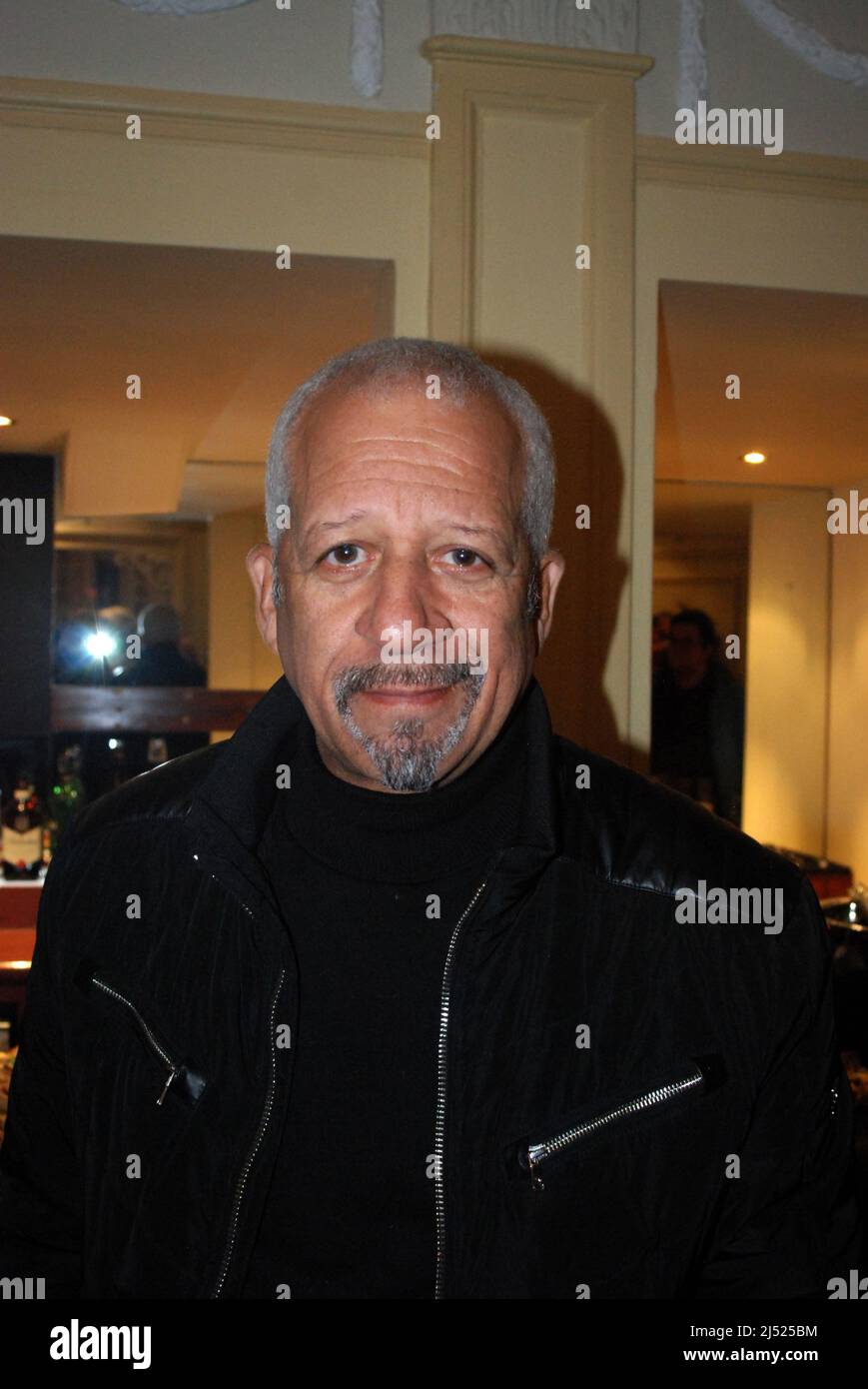 Der britische Schauspieler, Sänger, Instrumentalist und Stimmkünstler Derek Griffiths MBE erinnerte sich an Play School, Voicing Super Ted, & West End Theater & Musicals Stockfoto