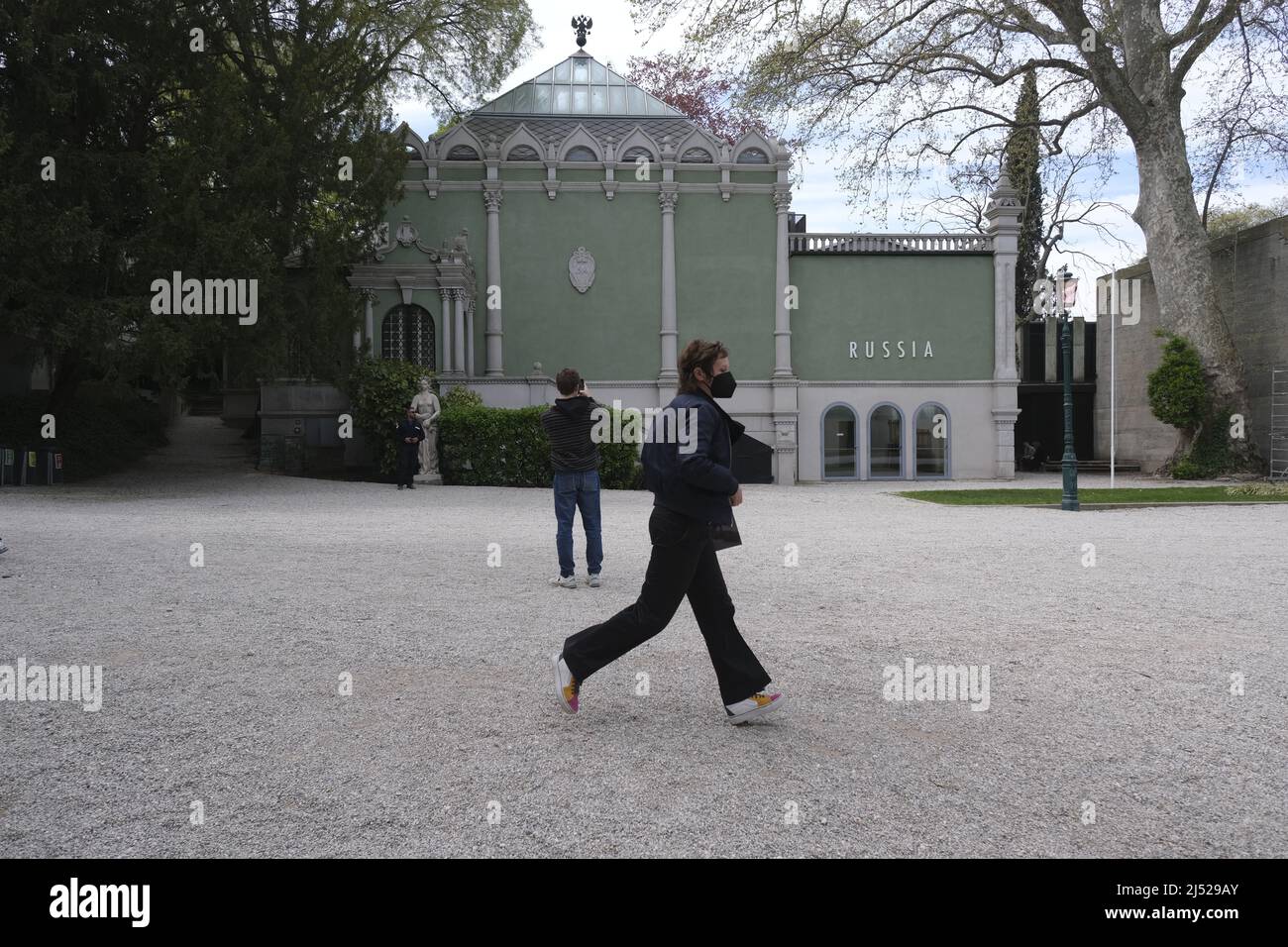 Der russische Pavillon schloss während der Eröffnung der Kunstausstellung (Biennale Arte) am 20. April 2022 in Venedig, Italien. Stockfoto