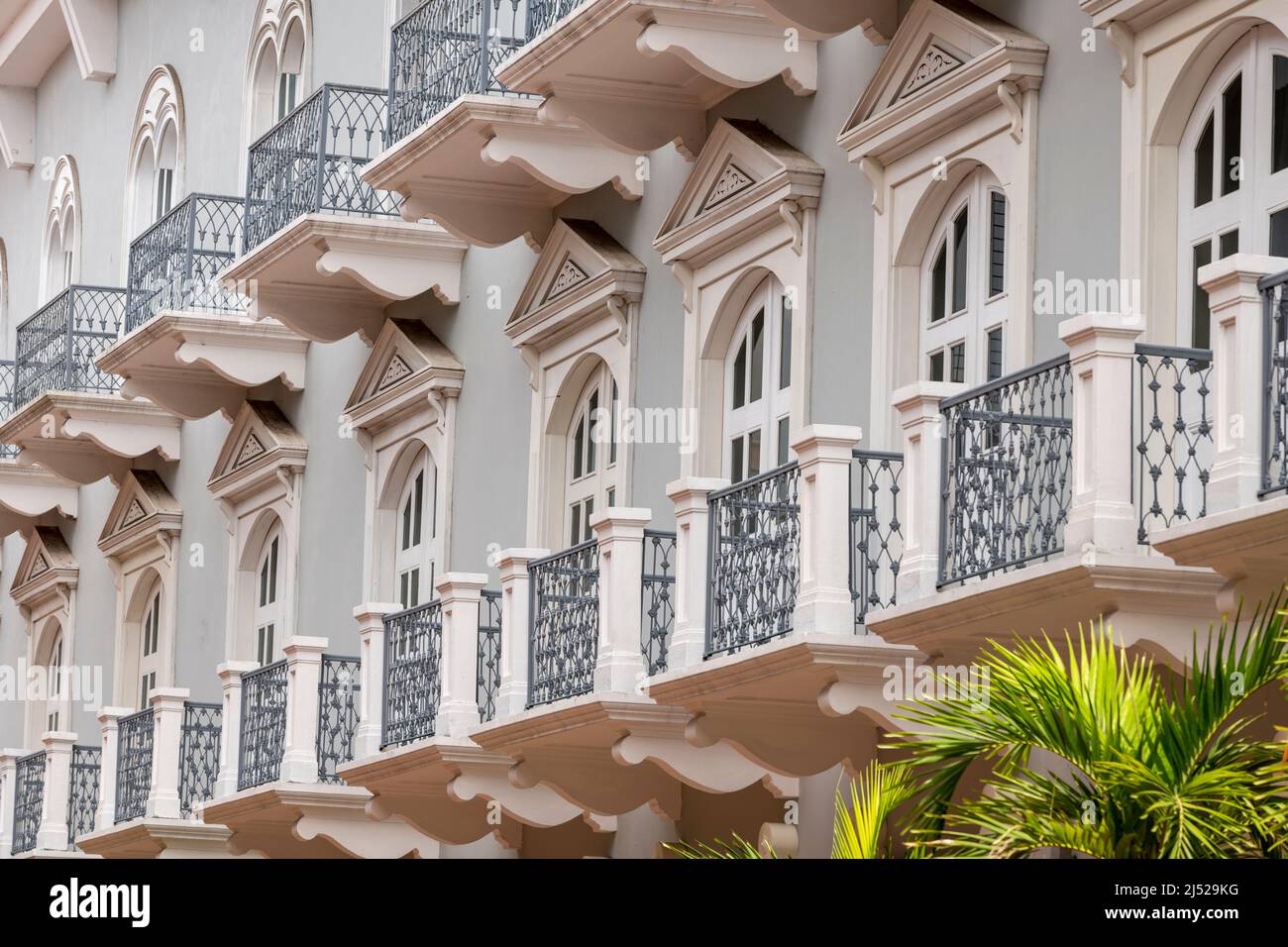 Die historischen Fassaden in der Altstadt bekannt als Casco Viejo in Panama City, Panama., Mittelamerika Stockfoto