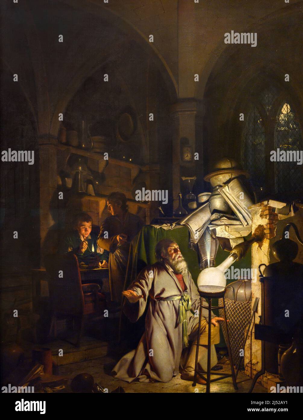 „Der Alchymist entdeckt auf der Suche nach dem Stein der Weisen Phosphor und betet für den erfolgreichen Abschluss seiner Operation, wie es der Brauch der antiken chymischen Astrologen war“ von Joseph Wright von Derby (1734-1797), Öl auf Leinwand, c. 1766 Stockfoto