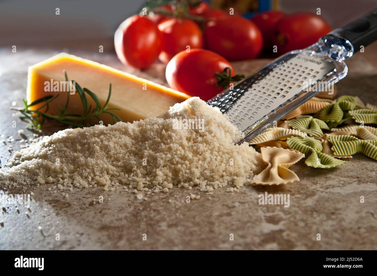 Geriebener Artisan Parmesan Stockfoto