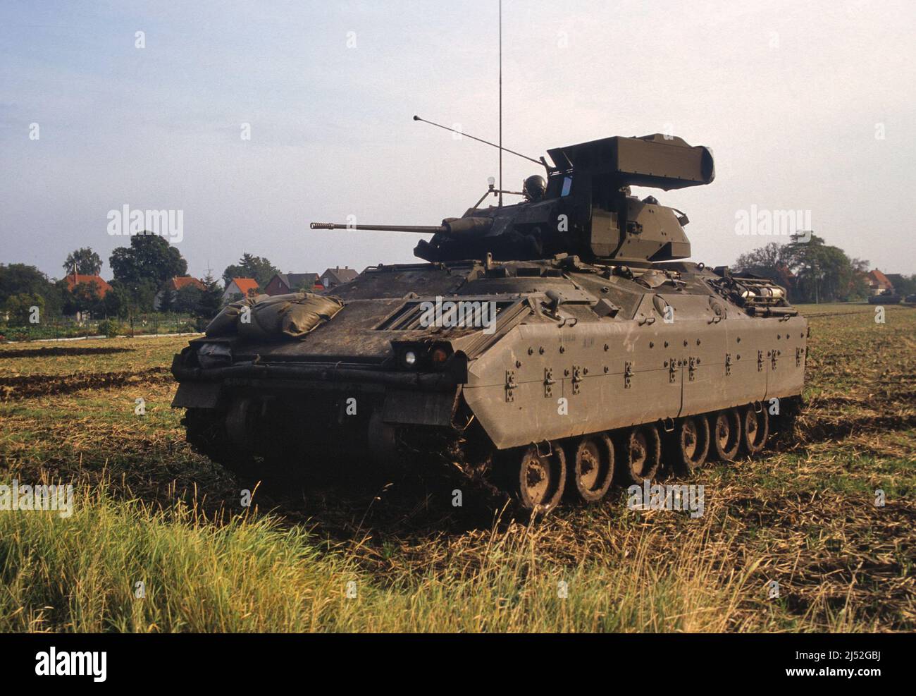 US Army, M3 Bradley-Infanterie-Kampffahrzeug während NATO-Übungen in Deutschland (November 1990) Stockfoto