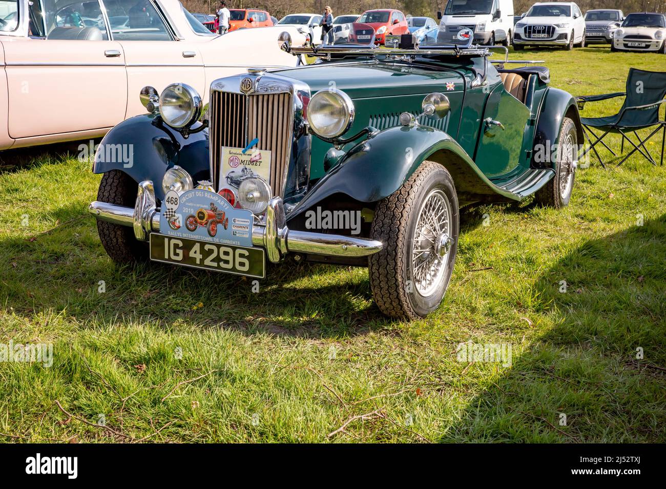 Oldtimer mit offenem Deckel, MG Midget, ausgestellt auf der Henham Easter Country Show, April 2022 Stockfoto