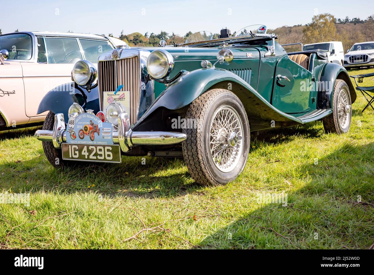 Oldtimer mit offenem Deckel, MG Midget, ausgestellt auf der Henham Easter Country Show, April 2022 Stockfoto
