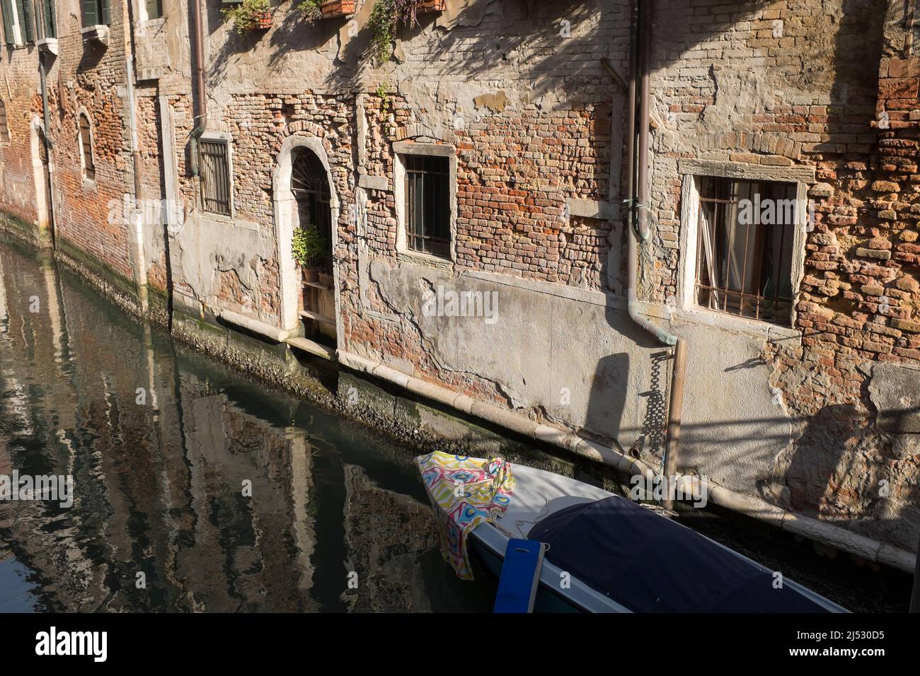 Quiet Back Street Canal Scene Dorsoduro Venedig Italien Stockfoto