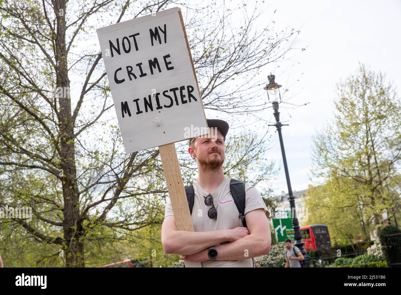 LONDON, 18 2022. APRIL, Protest vor der Downing Street, bei dem der Rücktritt von Premierminister Boris Johnson gefordert wurde. Stockfoto