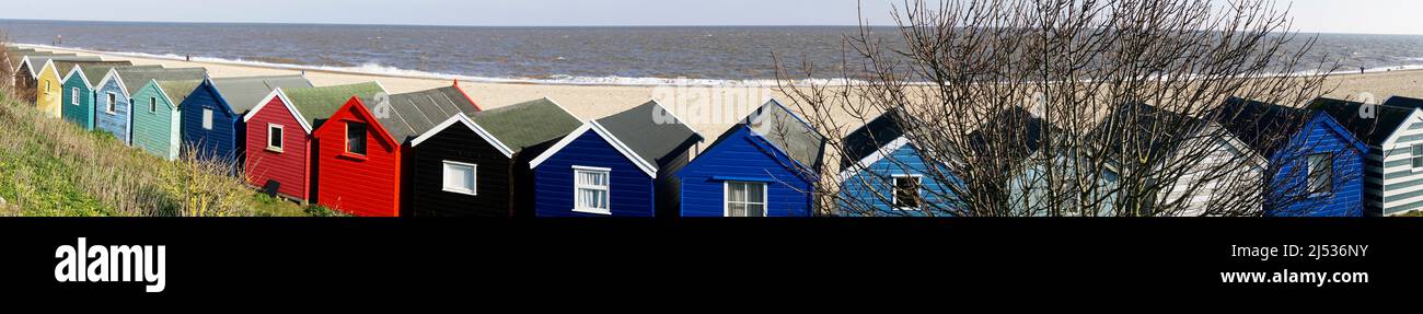 Panorama-Reihe von Strand- und Strandhütten im Winter southwold suffolk england Stockfoto