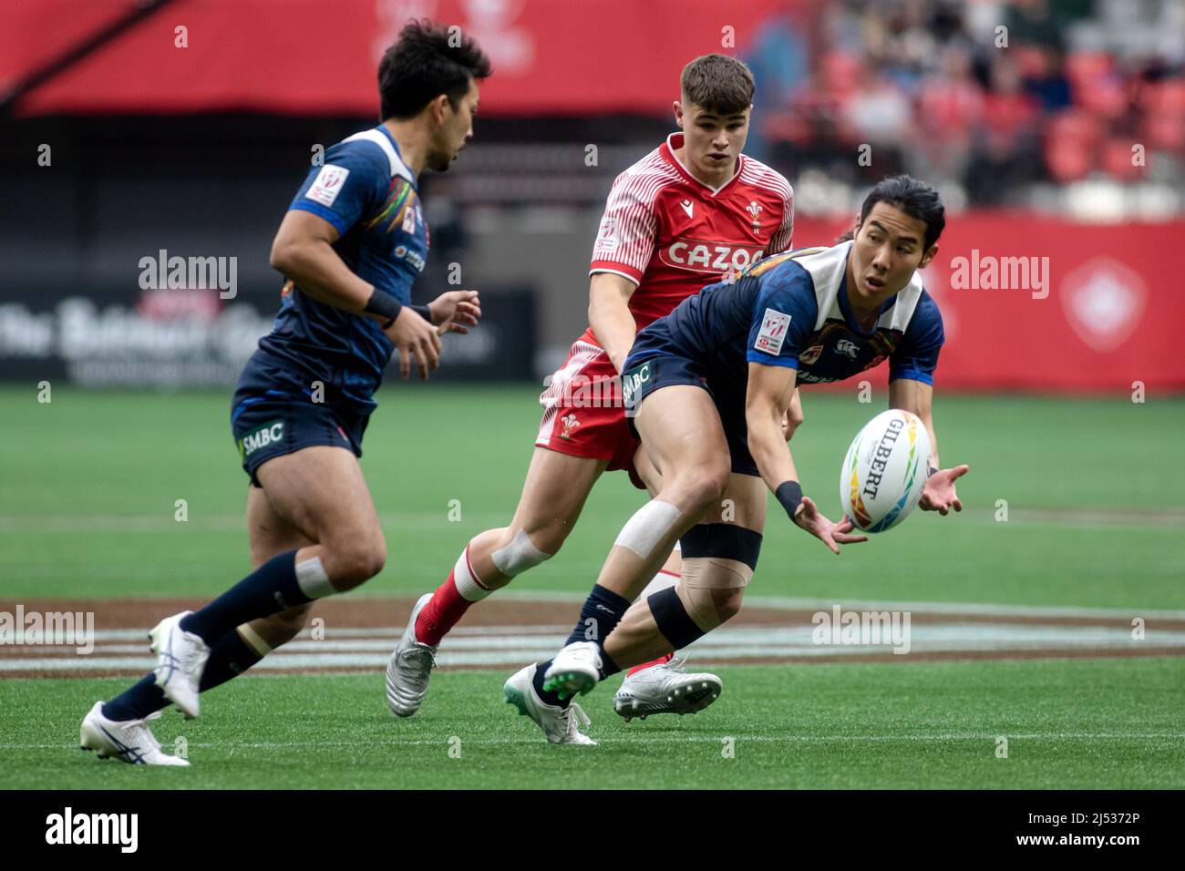 Vancouver, Kanada, 16. April 2022: Shotaro Tsuoka (Holding Ball) vom Team Japan 7s in Aktion während des Spiels gegen das Team Wales 7s am 1. Tag der HSBC Canada Sevens auf dem BC-Platz in Vancouver, Kanada. Wales gewann das Spiel mit der Note 19,14. Stockfoto