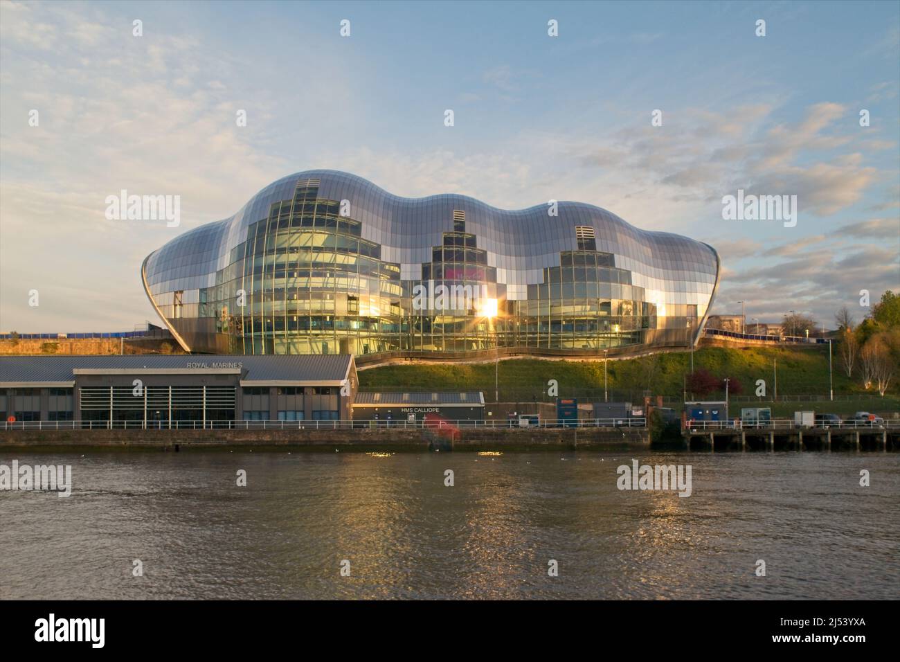 Sage Gateshead ist ein regionales Musikzentrum am Südufer des Flusses Tyne in Gateshead, Tyne and Wear. Stockfoto