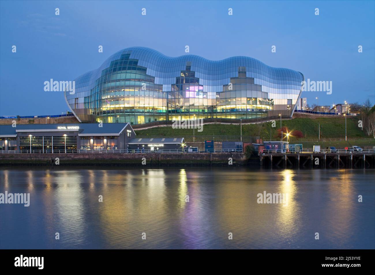 Sage Gateshead ist ein regionales Musikzentrum am Südufer des Flusses Tyne in Gateshead, Tyne and Wear. Stockfoto