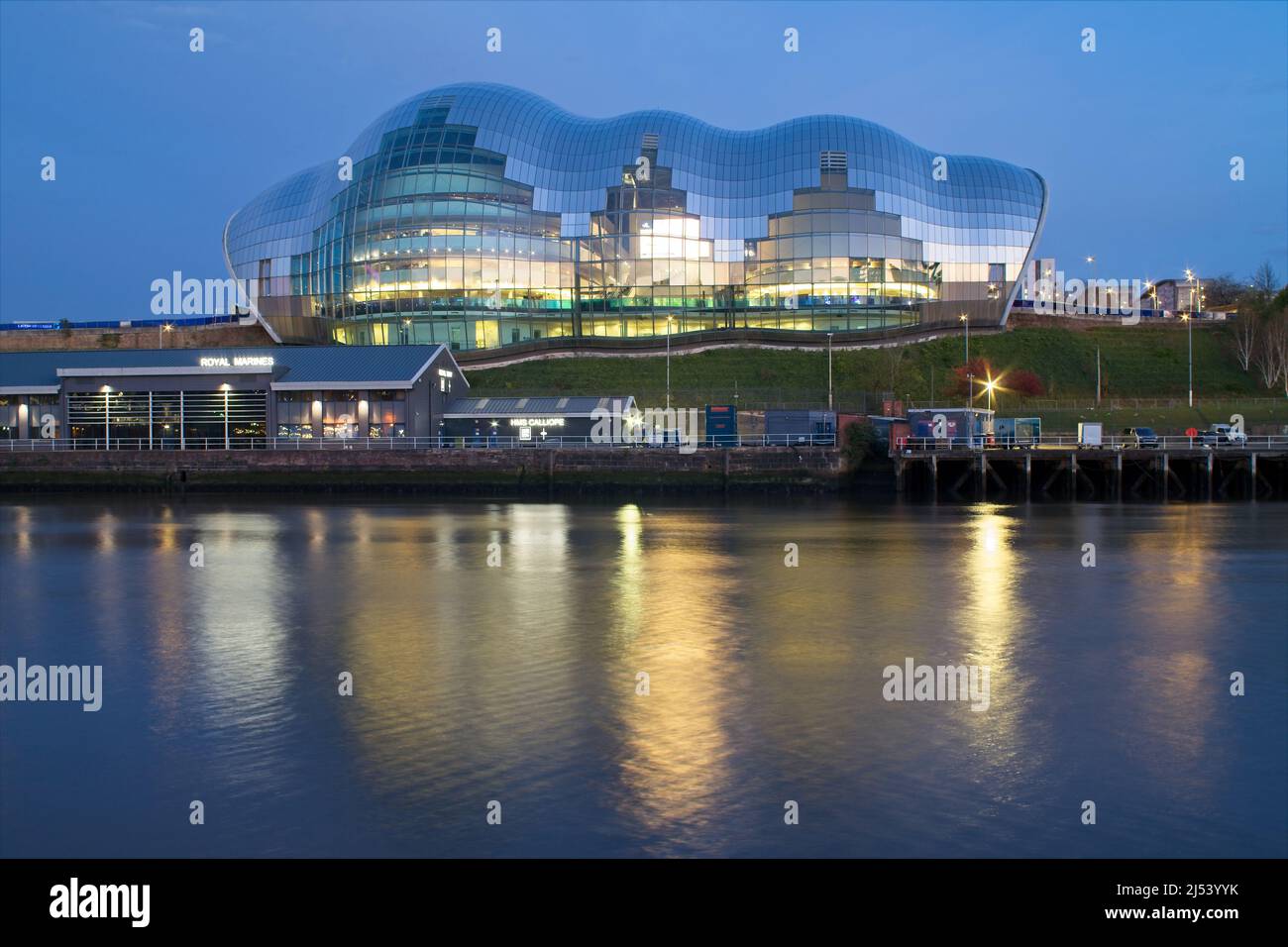 Sage Gateshead ist ein regionales Musikzentrum am Südufer des Flusses Tyne in Gateshead, Tyne and Wear. Stockfoto