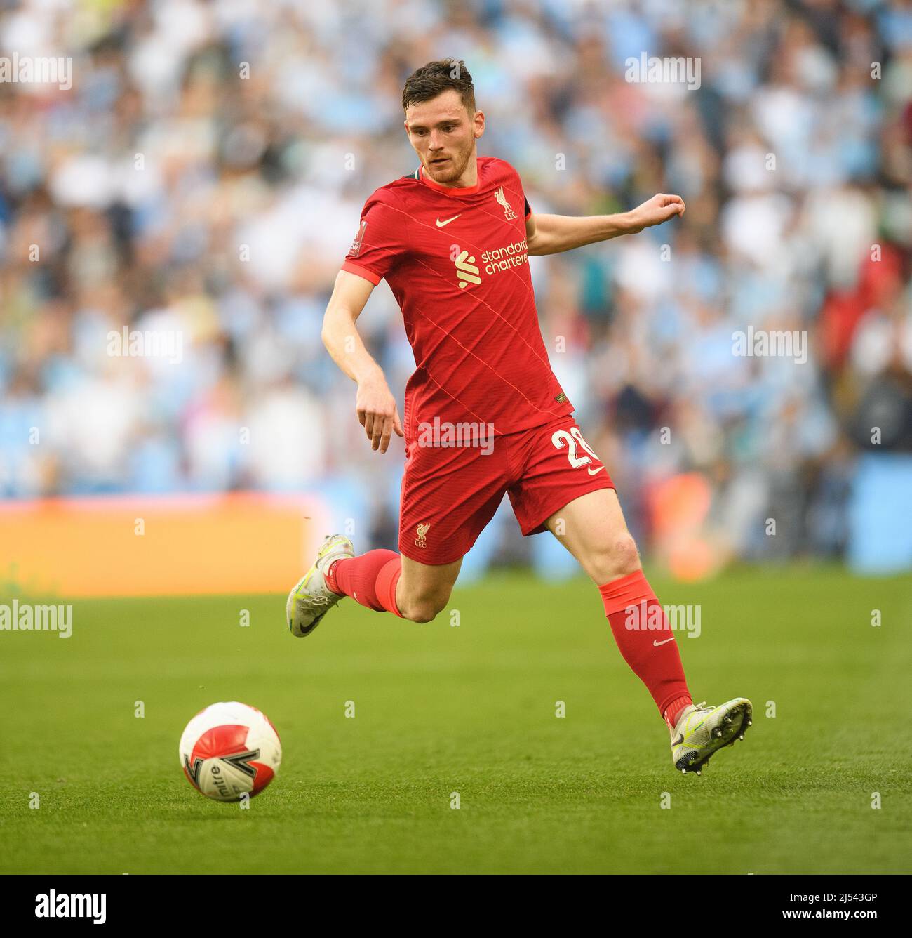 16. April 2022 - Manchester City gegen Liverpool - Emirates FA Cup - Halbfinale - Wembley Stadium Andy Robertson während des Halbfinales des FA Cup gegen Manc Stockfoto 16. April 2022 - Manchester City gegen Liverpool - Emirates FA Cup - Halbfinale - Wembley Stadium Andy Robertson während des Halbfinales des FA Cup gegen Manc Stockfoto