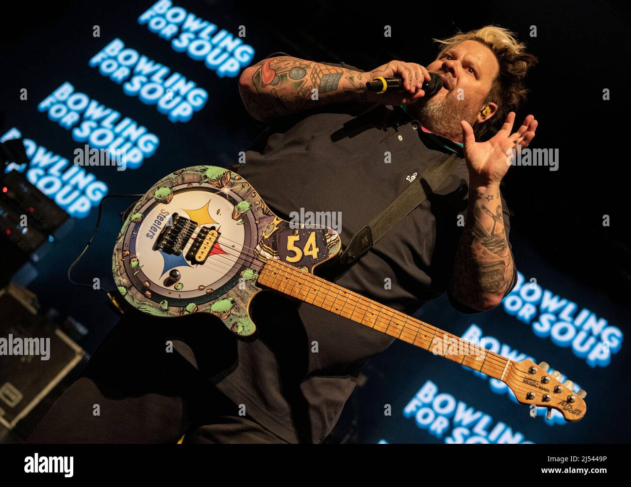 Bowling for Soup (Sänger/Gitarrist Jaret Reddick) live im Konzert in der Birmingham O2 Academy, 16.. April 2022 Stockfoto