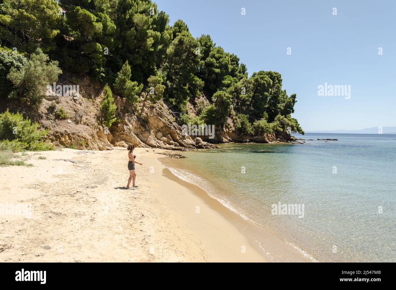 Insel Evia, Griechenland - Juni 28. 2020: Panorama der Touristeninsel Skiathos in Griechenland. Stockfoto