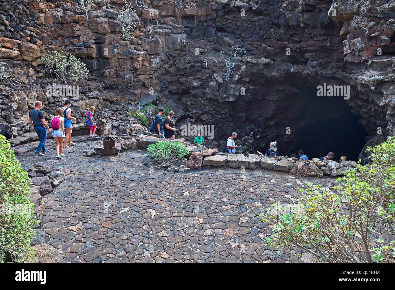 Eingang zum Lavatunnel Cueva de los Verdes, Kanarische Inseln, Lanzarote Stockfoto