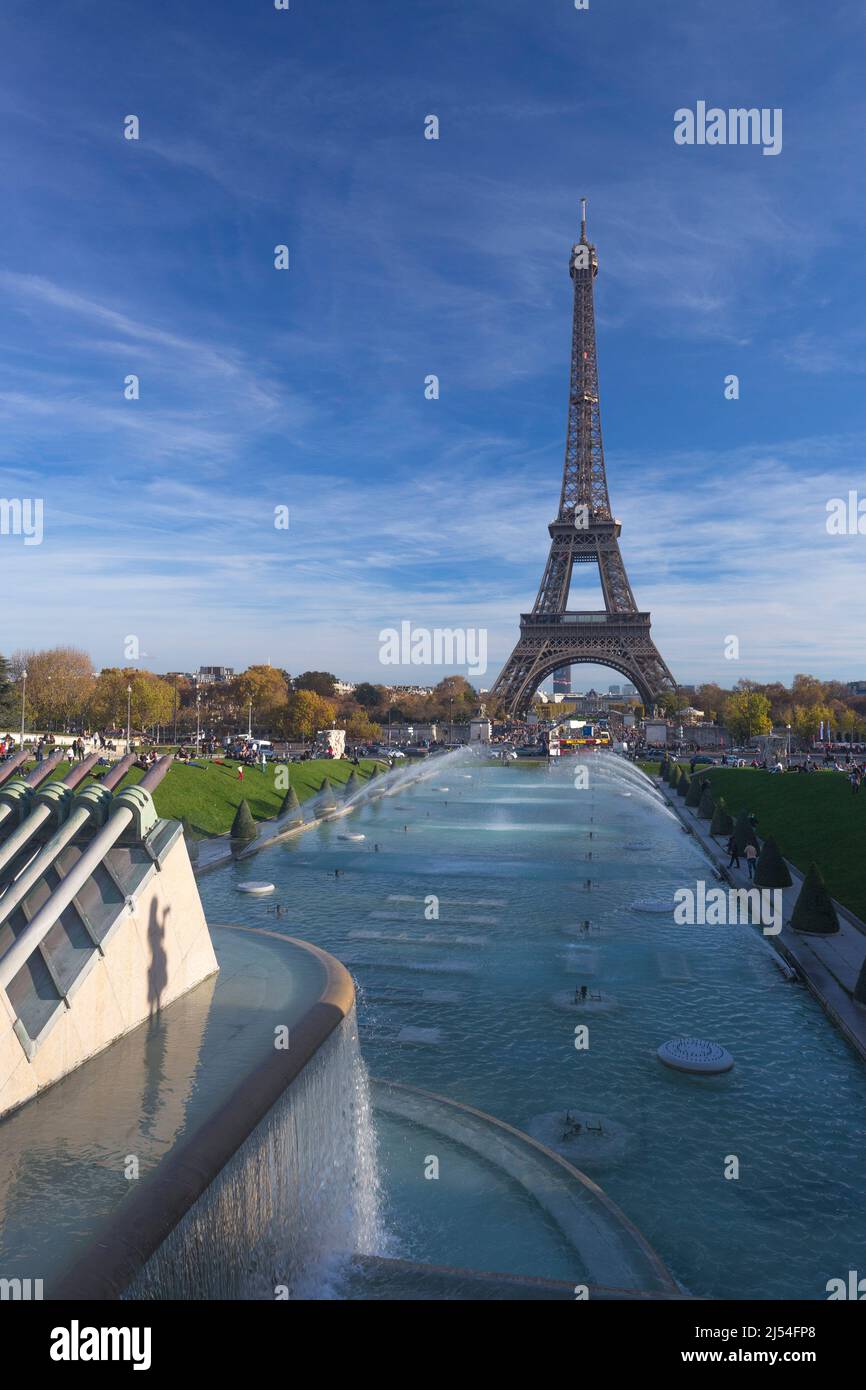 Eiffelturm und Trocadero Brunnen in Herbst, Paris, Frankreich, Europa Stockfoto