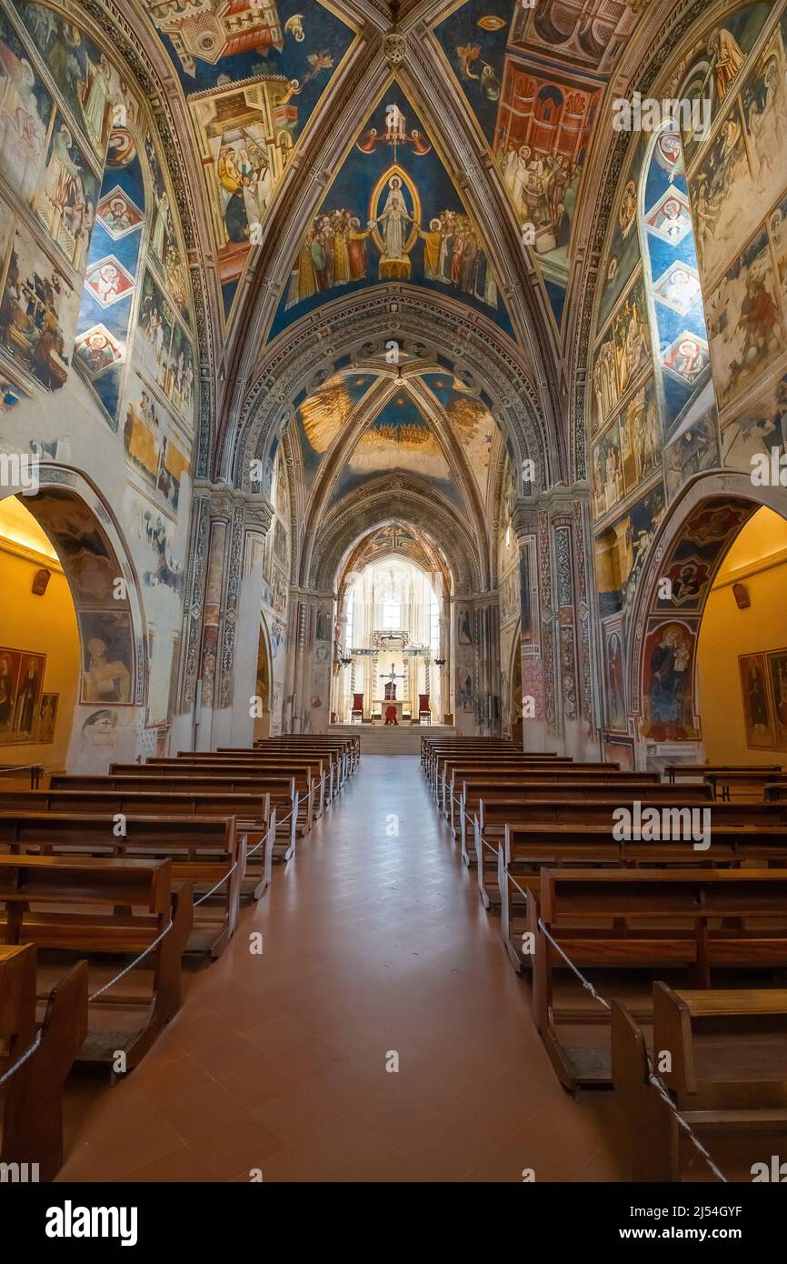 Basilica di Santa Caterina d'Alessandria in Galatina ist ein nationales Denkmal im romanischen und gotischen Stil. Apulien, Italien. Der Innenraum ist komplett neu Stockfoto