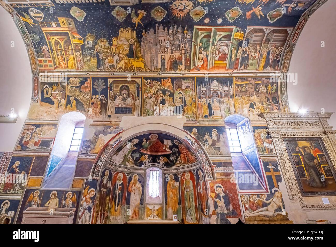Basilica di Santa Caterina d'Alessandria in Galatina ist ein nationales Denkmal im romanischen und gotischen Stil. Apulien, Italien. Der Innenraum ist komplett neu Stockfoto