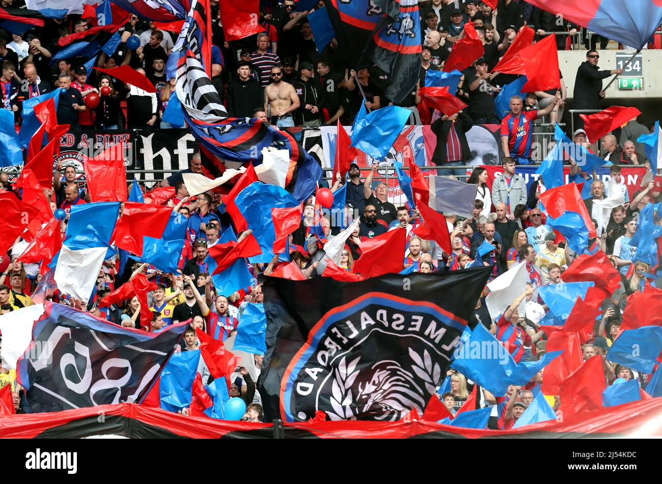CRYSTAL PALACE FANS, FLAGGEN, CHELSEA V CRYSTAL PALACE, 2022 Stockfoto