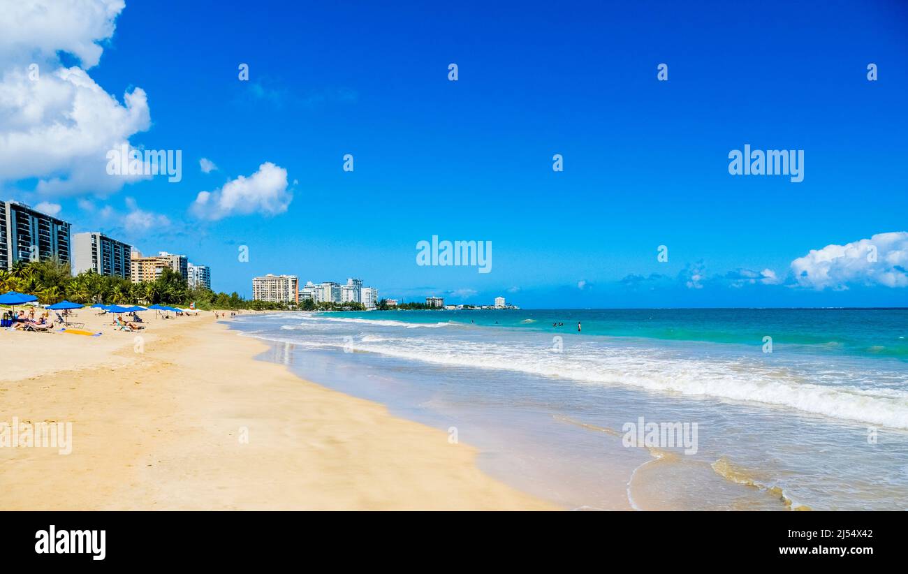 Isla Verde Beach am Atlantischen Ozean im Großraum San Juan in Carolina Puerto Rico, Stockfoto