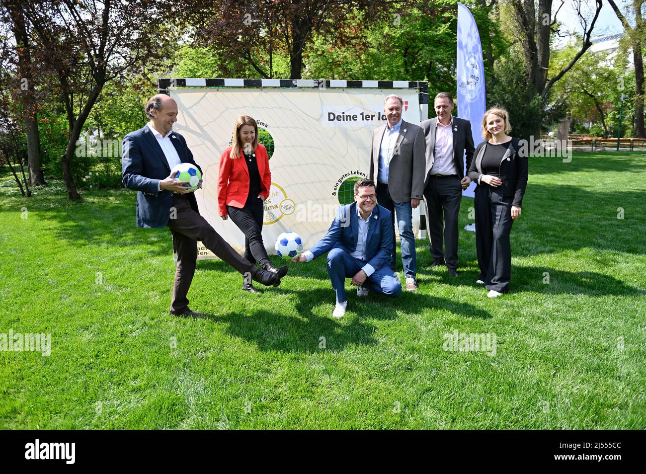 Wien, Österreich. 20.. April 2022. Auftaktveranstaltung „Vienna Climate Team“ mit Franz Prokop (SPÖ), Jürgen Czernohorszky (SPÖ), Stefan Gara (NEOS), Wencke Hertzsch, Silvia Jankovic (SPÖ) und Thomas Steinhart (SPÖ) Stockfoto