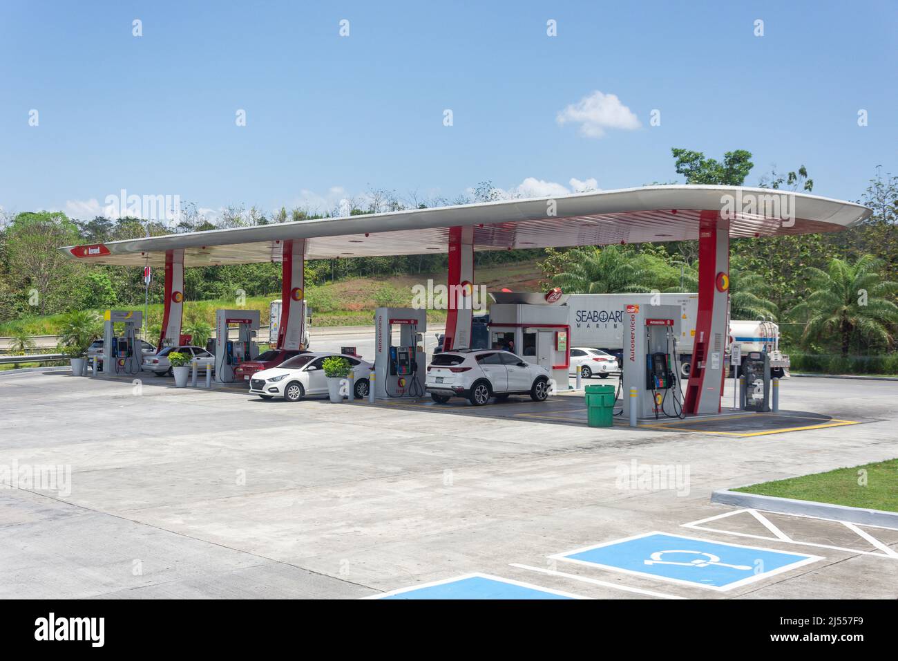 Terpel Tankstelle, Highway 9, Provinz Colon, Republik Panama Stockfoto