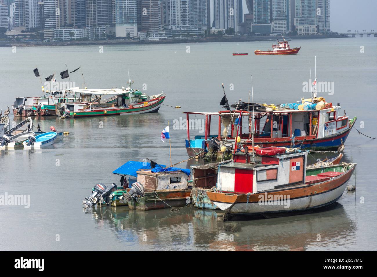 Fischerboote im Hafen, Panama-Stadt, Panama-Provinz, Republik Panama Stockfoto