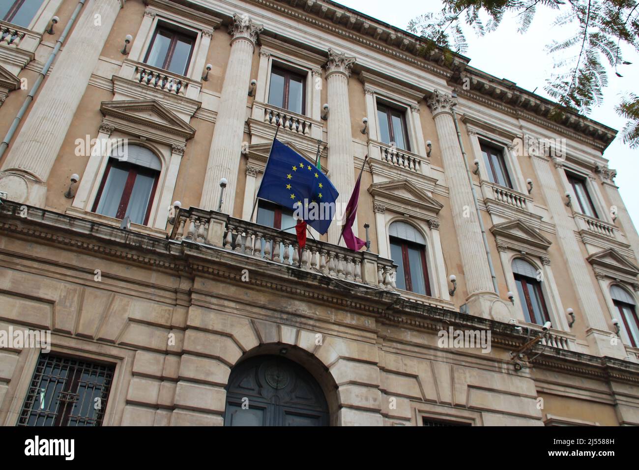 Verwaltungsgebäude in catania auf sizilien in italien Stockfoto