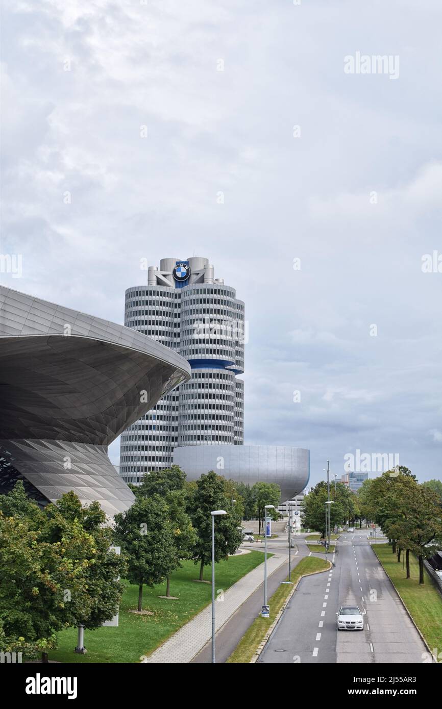 Blick auf das BMW-Werk, das BMW-Museum und die BMW-Zentrale in München, Bayern, Deutschland Stockfoto