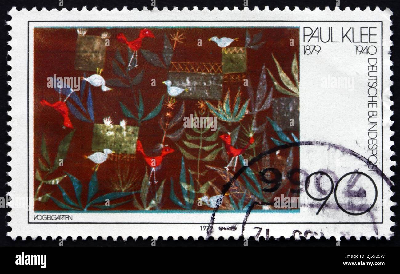 DEUTSCHLAND - UM 1979: Eine in Deutschland gedruckte Briefmarke zeigt Vögel im Garten, Gemälde von Paul Klee, um 1979 Stockfoto