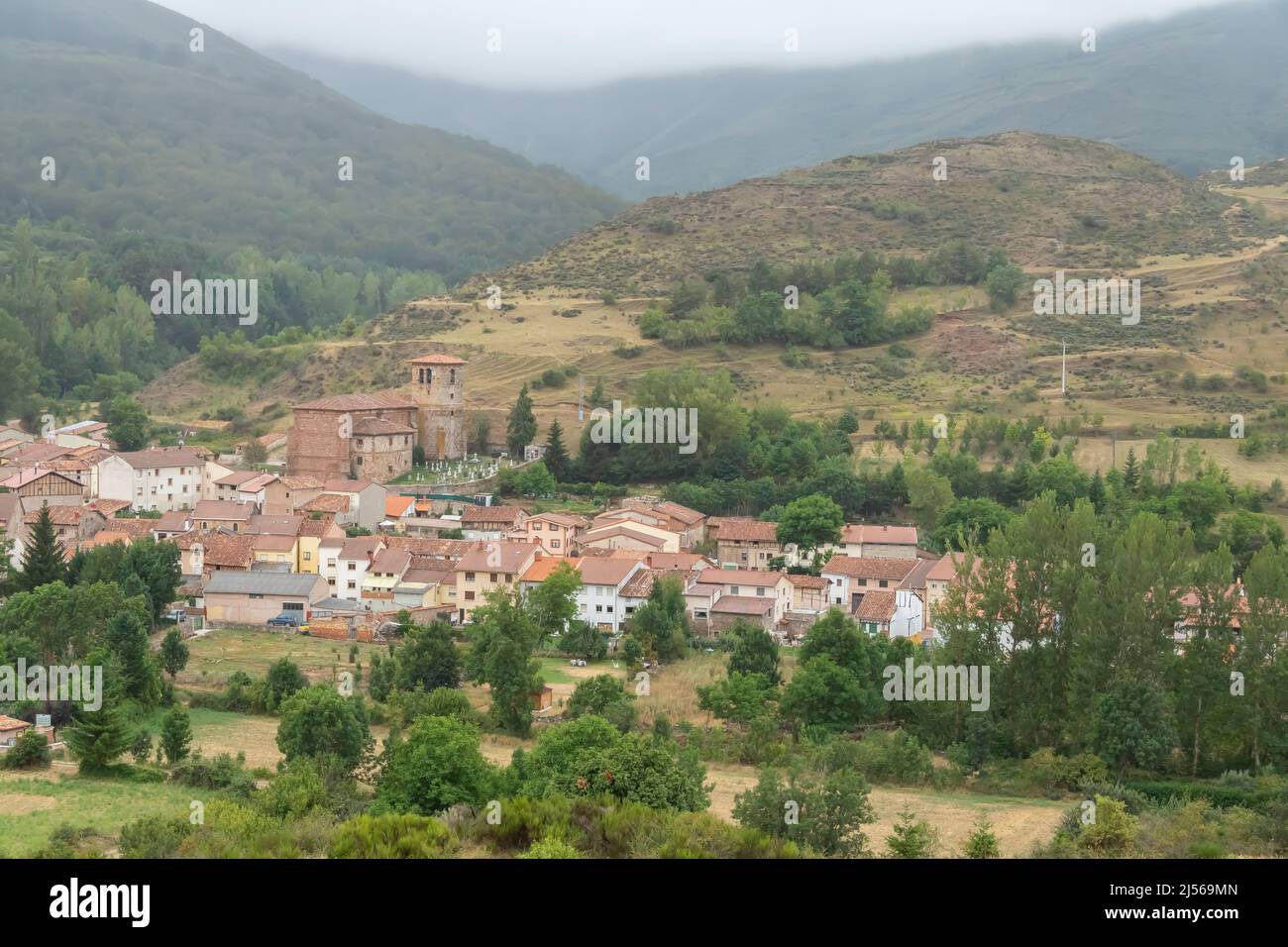 Fresneda de la Sierra Tirón ist ein kleines Dorf in der spanischen Provinz Burgos Stockfoto