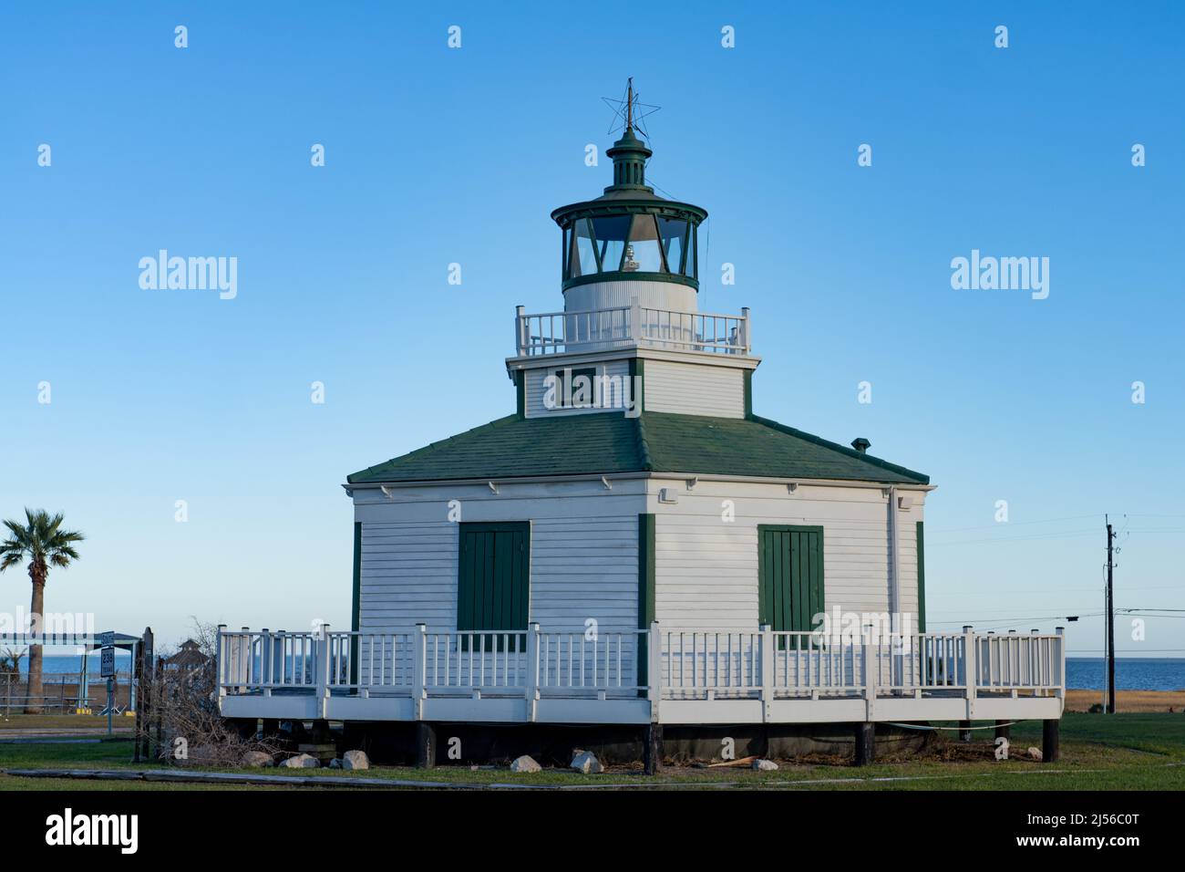 Der Half Moon Reef Lighthouse wurde 1858 in Matagorda Bay erbaut, wurde aber nach der Inaktivierung nach Port Lavaca, Texas, verlegt. Es ist ein Schraubenstapel, der leicht ist Stockfoto