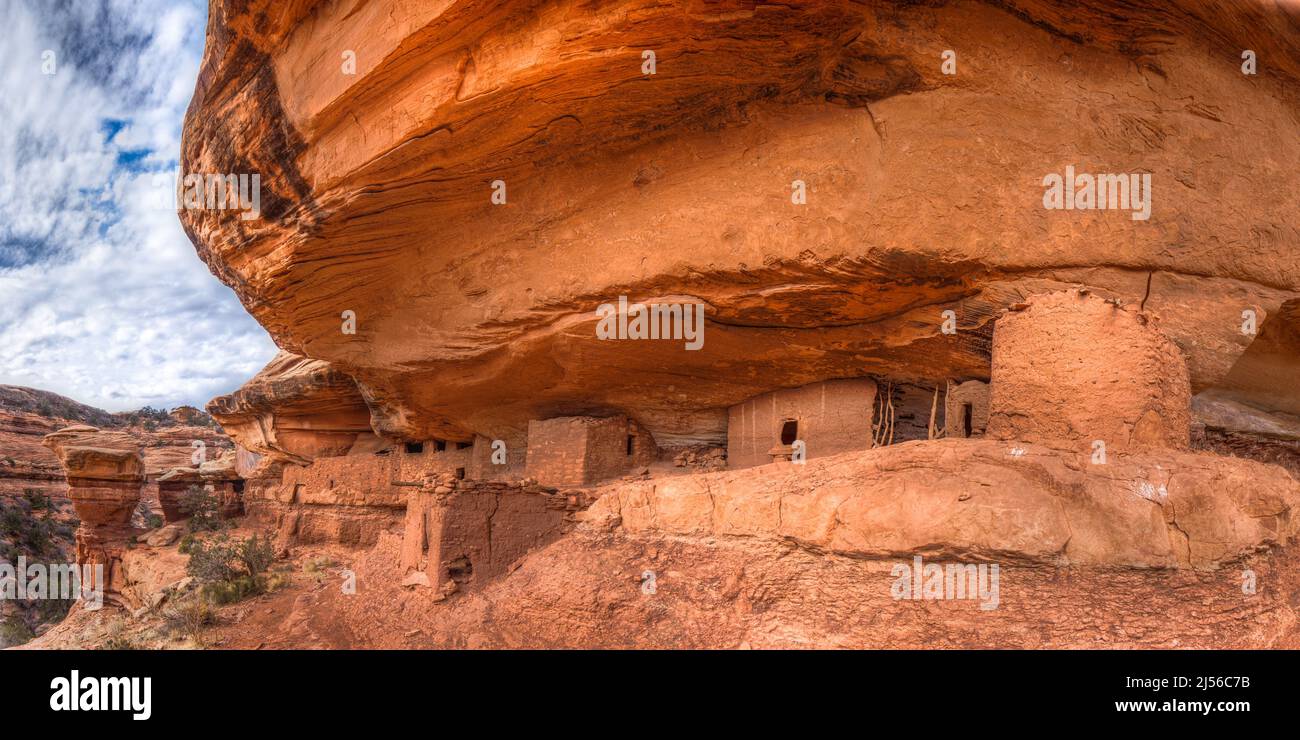 Die Hauptruine des Moon House im Moon House Ruin Complex auf Cedar Mesa, Bears Ears National Monument, Utah. Der Ruinenkomplex des Mondhauses ist eine Gruppe von Stockfoto