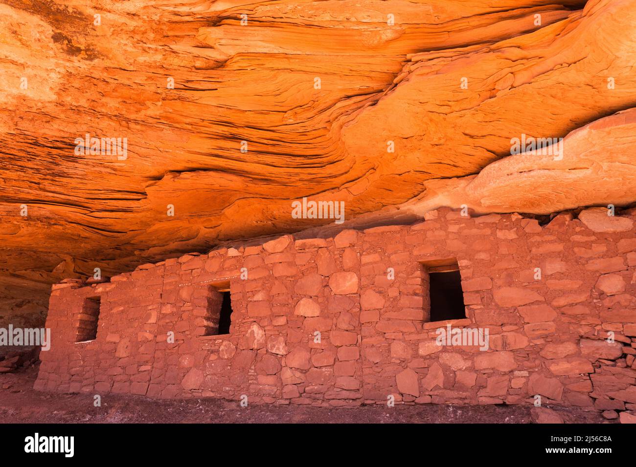 Eine Klippenwohnung im Moon House Ruin Complex auf Cedar Mesa, Bears Ears National Monument, Utah. Der Ruinenkomplex des Mondhauses ist eine Gruppe von alten A Stockfoto