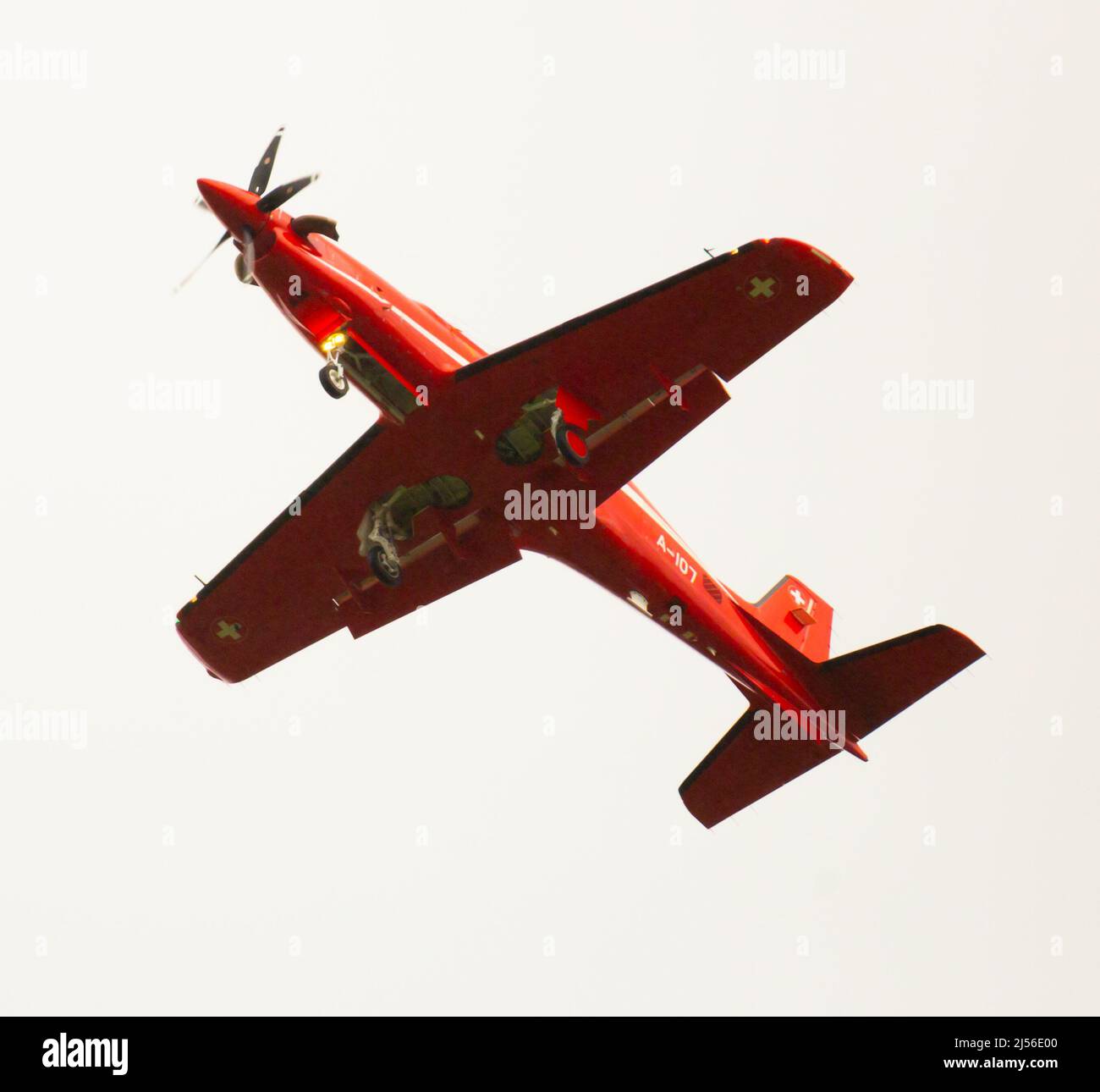 Pilatus PC-21 Landung auf dem Flughafen Emmen, Schweiz Stockfoto