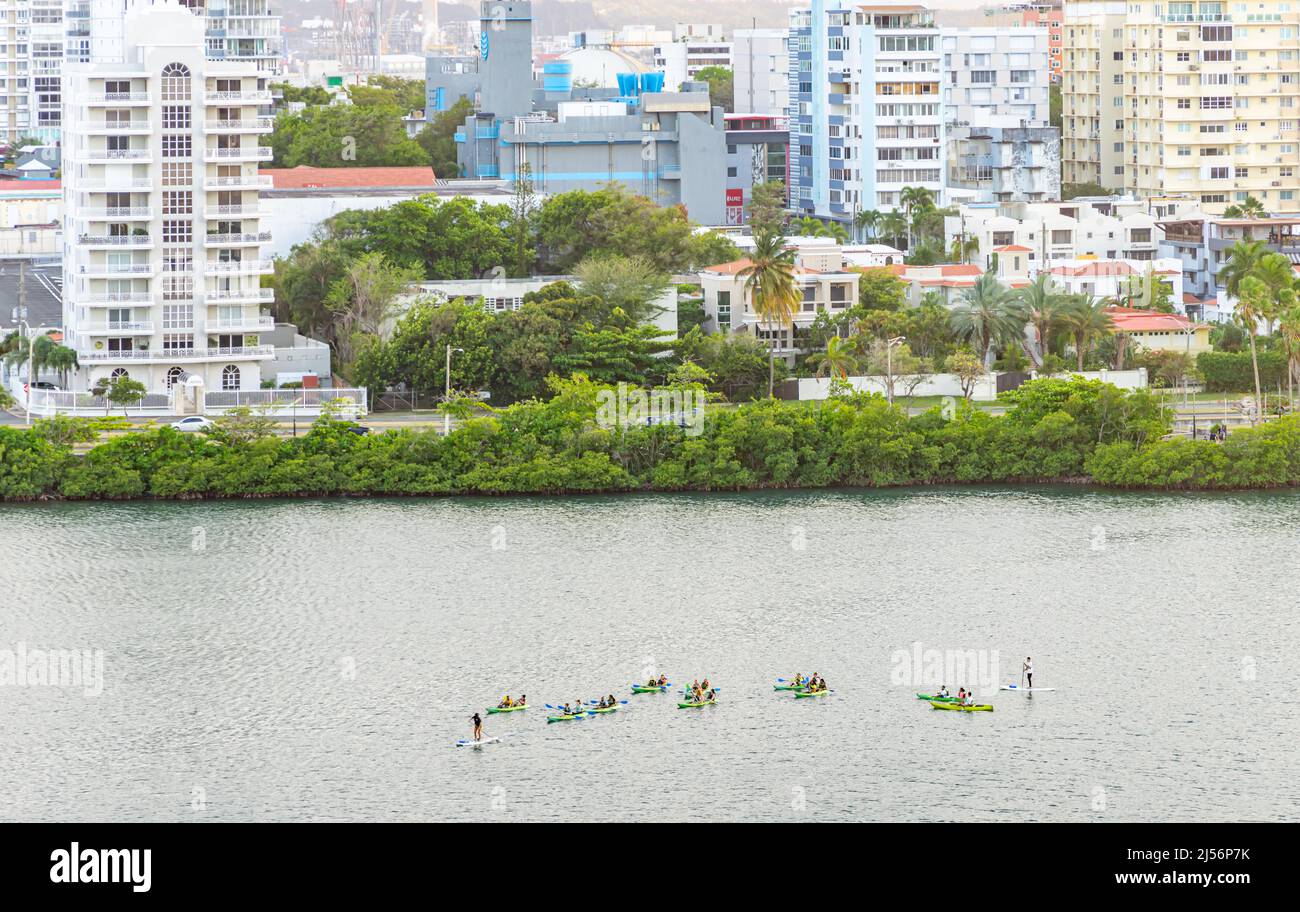 Eine Gruppe von Kyakern in Condado Lagoon, San Juan, Puerto Rico Stockfoto