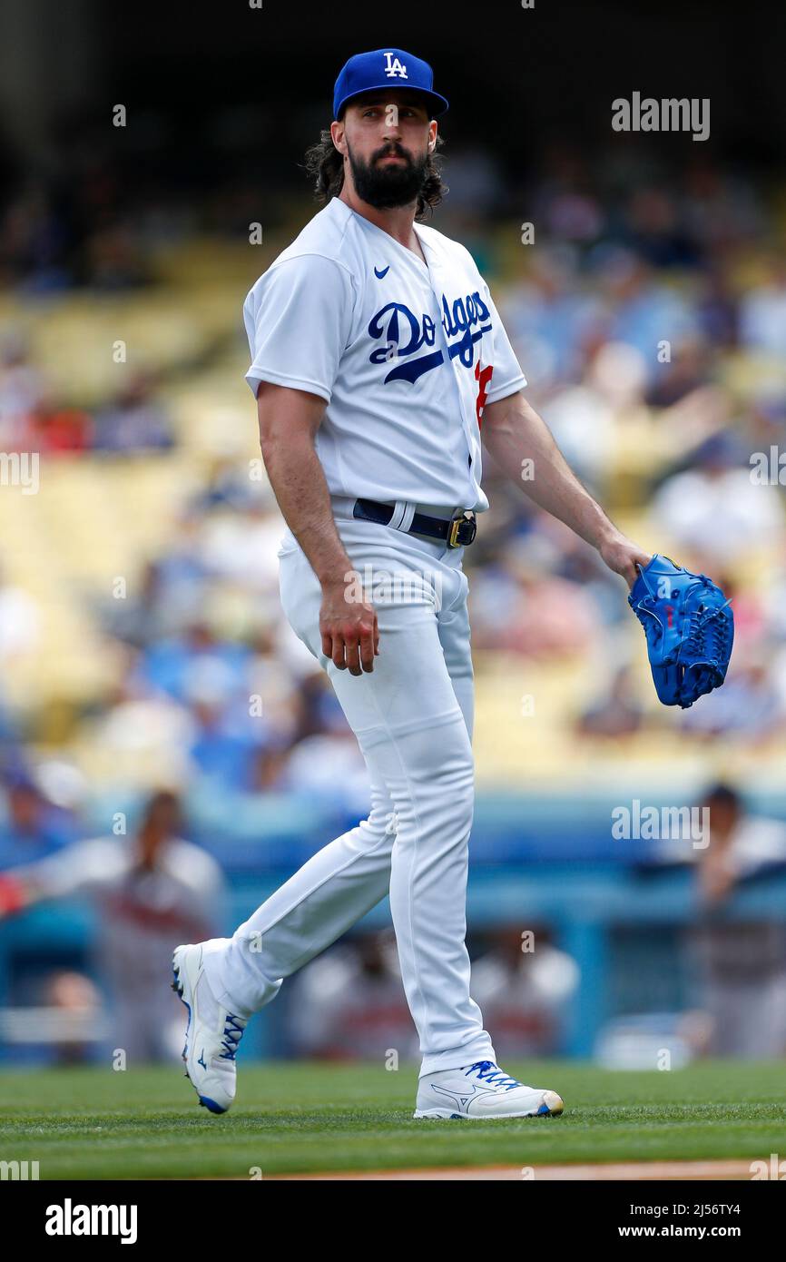 Los Angeles Dodgers Pitcher Tony Gonsolin (26) geht während eines MLB-Spiels in der regulären Saison gegen die Atlanta Braves vom Spielfeld, Mittwoch, den 20.. April Stockfoto