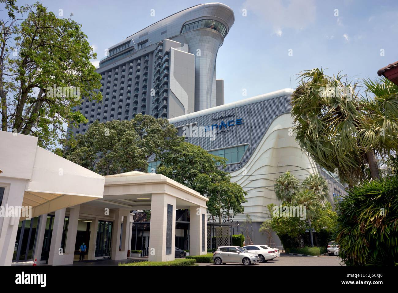 Hotel, Thailand. Space Hotel Pattaya Thailand. Grand Centre Point modernes, hochwertiges Hotel und Kongresszentrum, das über der Skyline thront Stockfoto