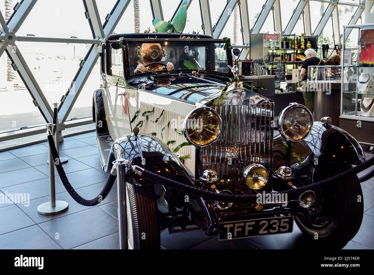 Der unter Wasser hergestellte Rolls Royce im Salvador Dali Museum in St. Petersburg, Florida Stockfoto