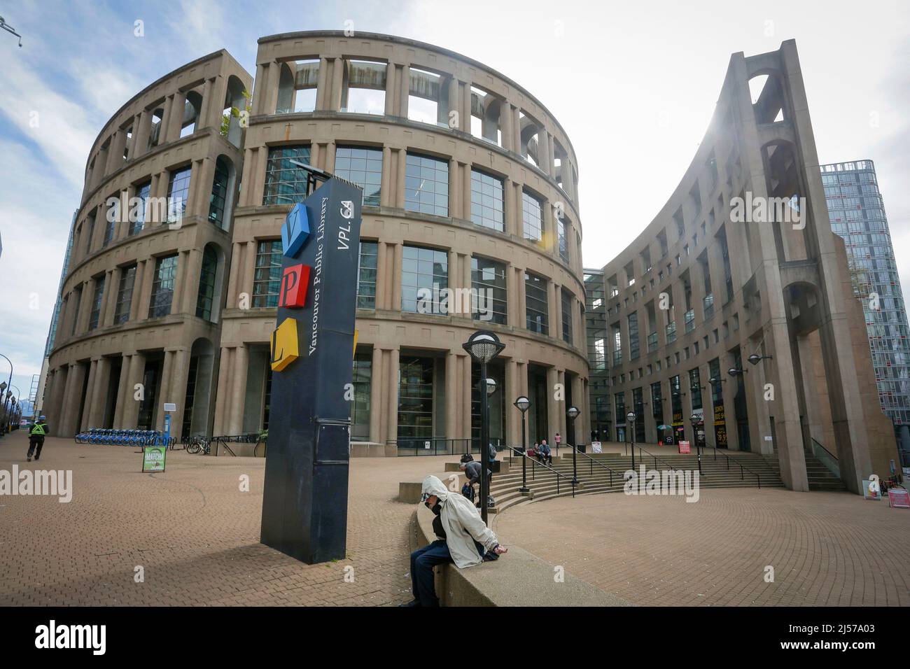 Vancouver. 20. April 2022. Das am 20. April 2022 aufgenommene Foto zeigt die Vancouver Public Library in Vancouver, British Columbia, Kanada. Quelle: Liang Sen/Xinhua/Alamy Live News Stockfoto