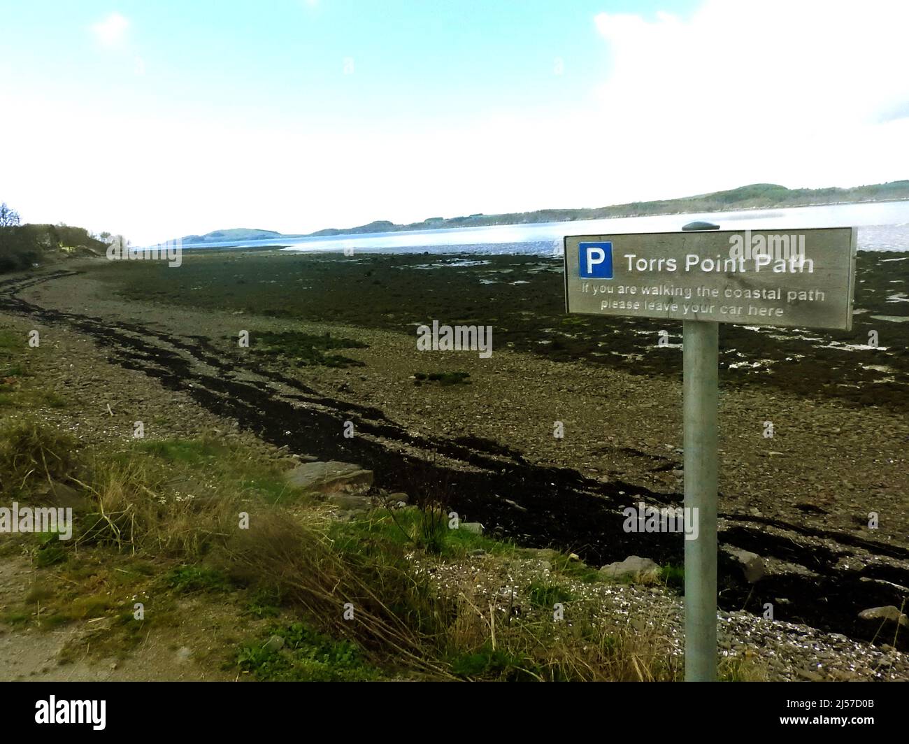 Torrs Point Fußweg Schild , in der Nähe von Kirkcudbright, Dumfries & Galloway, der volle 9 Meilen Spaziergang beginnt am Parkplatz am Harbor Square, Kirkcudbright, entlang der Ostseite der Kirkcudbright Bay, obwohl ein kürzerer Spaziergang (5 Meilen) beginnt an der Stelle abgebildet (begrenzte Parkplätze) Auf einer Nebenstraße, die von nahe dem Mute Hill in der Nähe des Manxman’s Lake führt Stockfoto