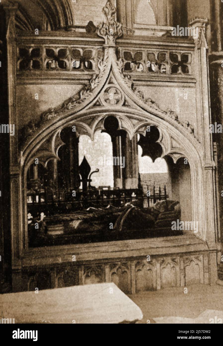 Kathedrale von Rochester, U K -Ein Bild aus dem 19.. Jahrhundert des Grabes des ehemaligen Bischofs John de Sheppey . Stockfoto