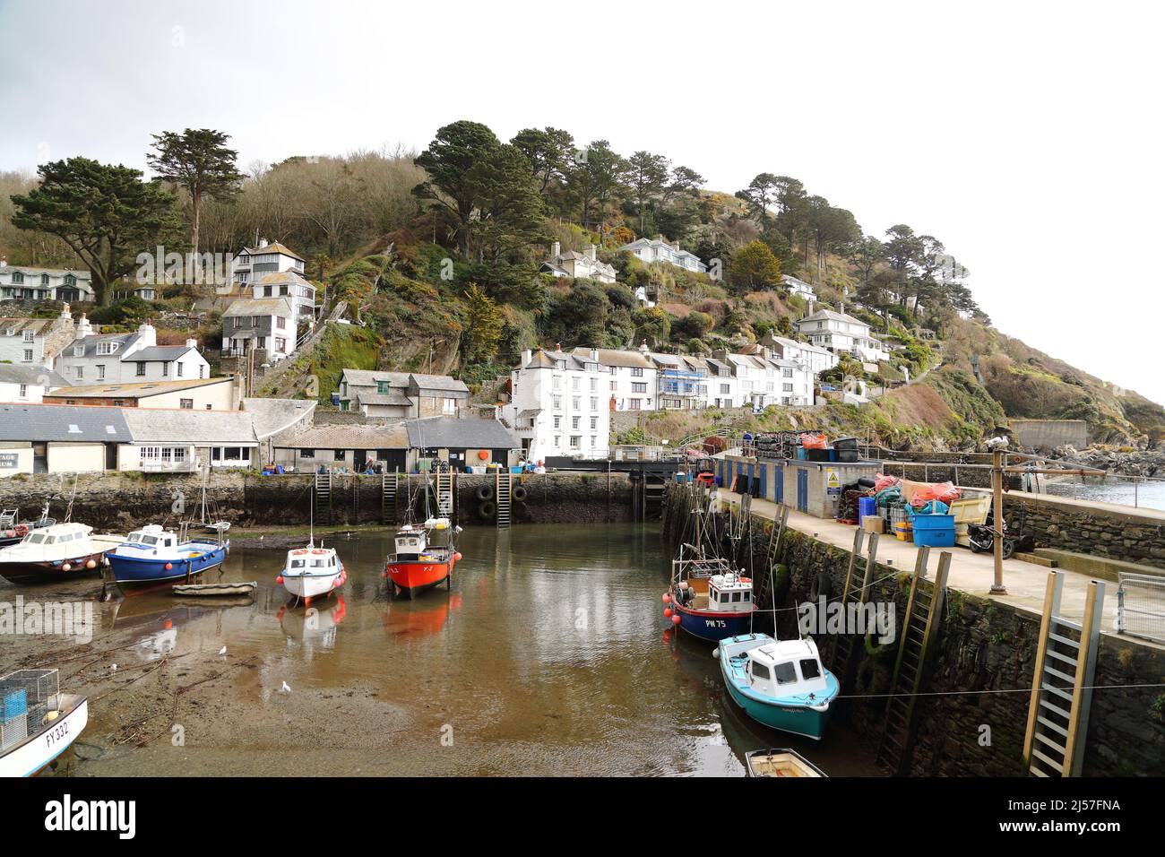 Panorama des kornischen Fischerdorfes Polperro in Cornwall, Großbritannien Stockfoto