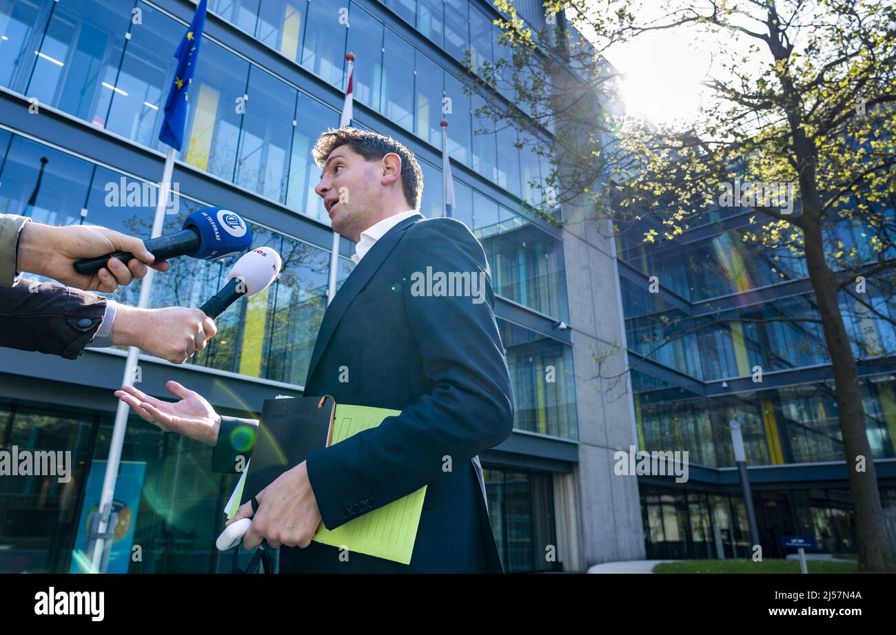 2022-04-21 10:50:17 DEN HAAG - Jan PATernotte (D66) kommt im Finanzministerium zu einer Koalitionskonsultation zum Frühjahrsabkommen an. ANP LEX VAN LIESHOUT niederlande Out - belgien Out Stockfoto