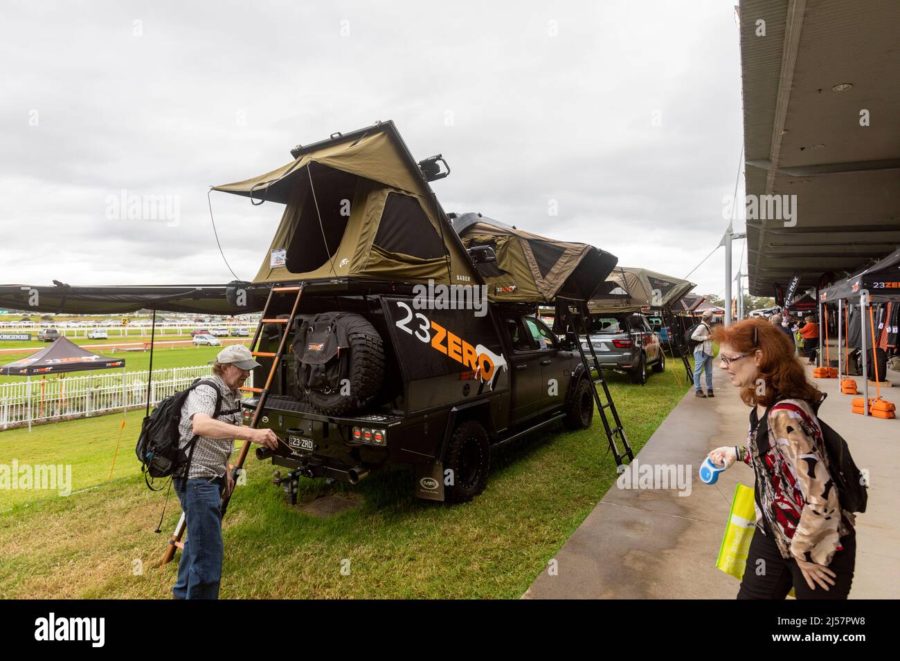 Sydney Caravan- und Camping-Show mit Ausstellern, die Lifestyle-Fahrzeuge und -Ausrüstung im Freien zeigen, NSW, Australien Stockfoto