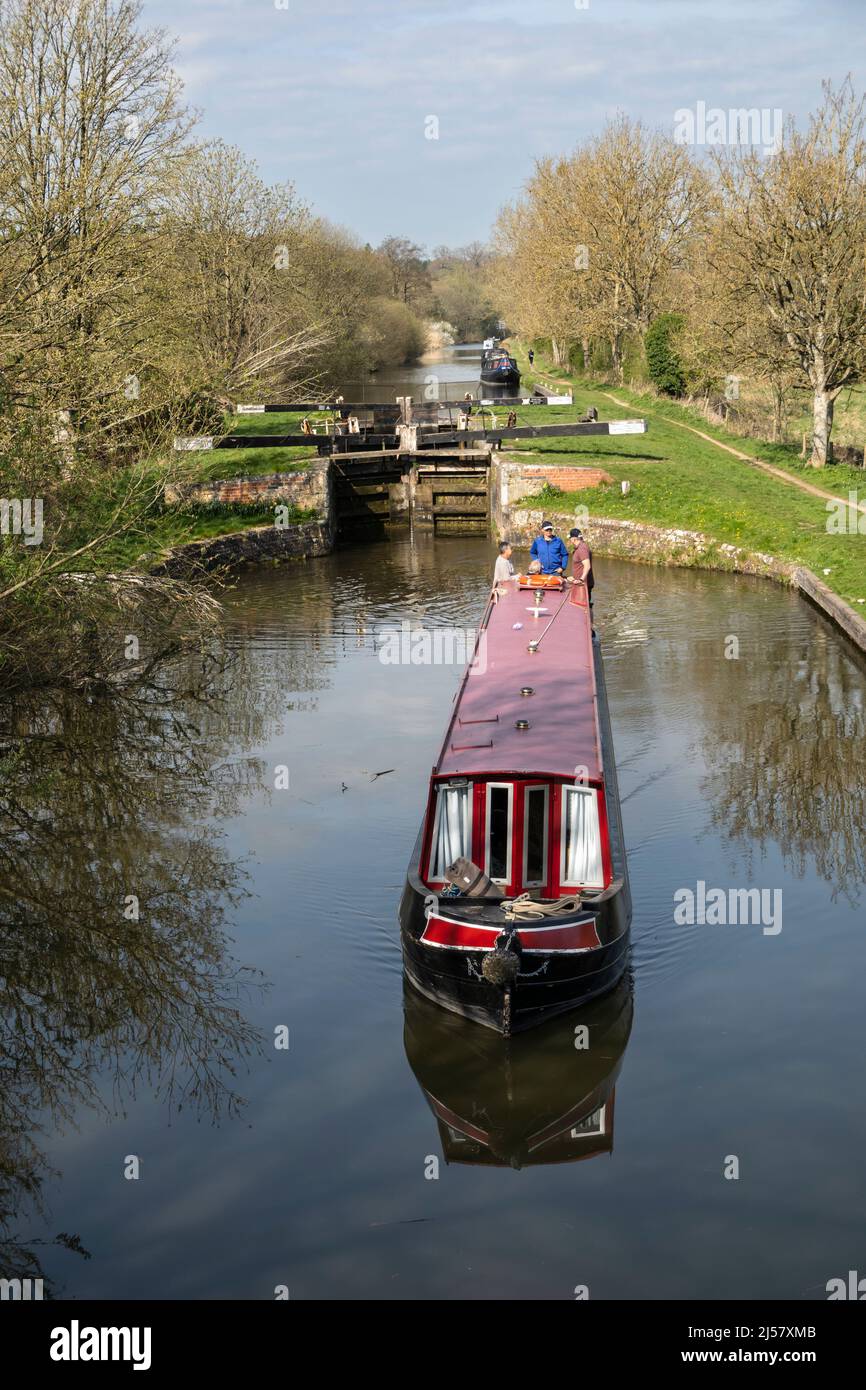 Benham Lock on the Kennet and Avon Canal am Osterwochenende, Marsh Benham, in der Nähe von Newbury, Berkshire, England, Vereinigtes Königreich, Europa Stockfoto