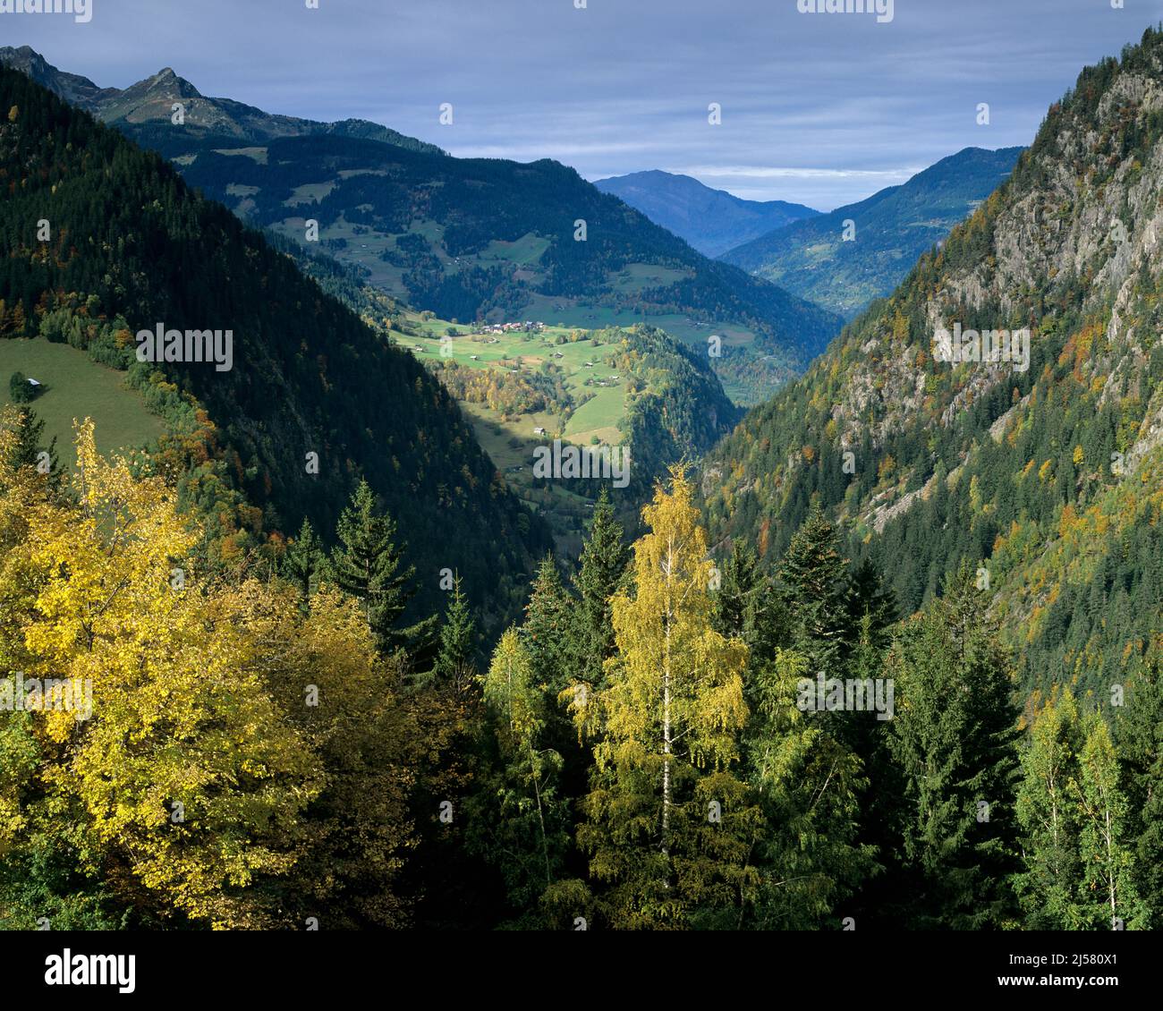 Französische alpen im Herbst bei Beaufort, Savoyen, Auvergne-Rhone-Alpes, Südostfrankreich, Frankreich, Europa Stockfoto