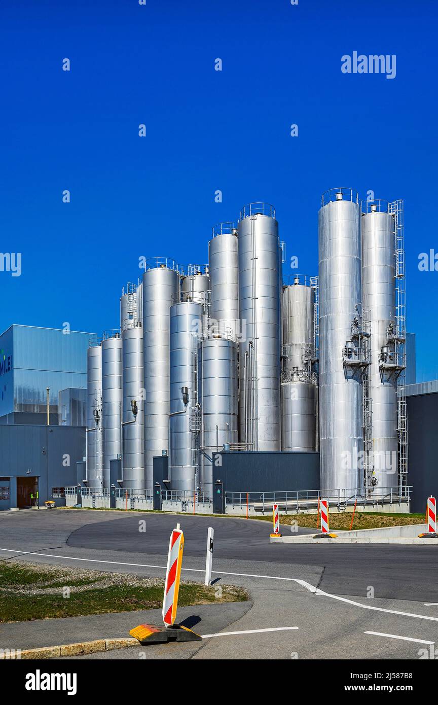 Hochsilos bei Fabrik, MILEI GmbH, Hochproteinderivate aus Milch und Molke, bei Kempten, Allgäu, Bayern, Deutschland Stockfoto