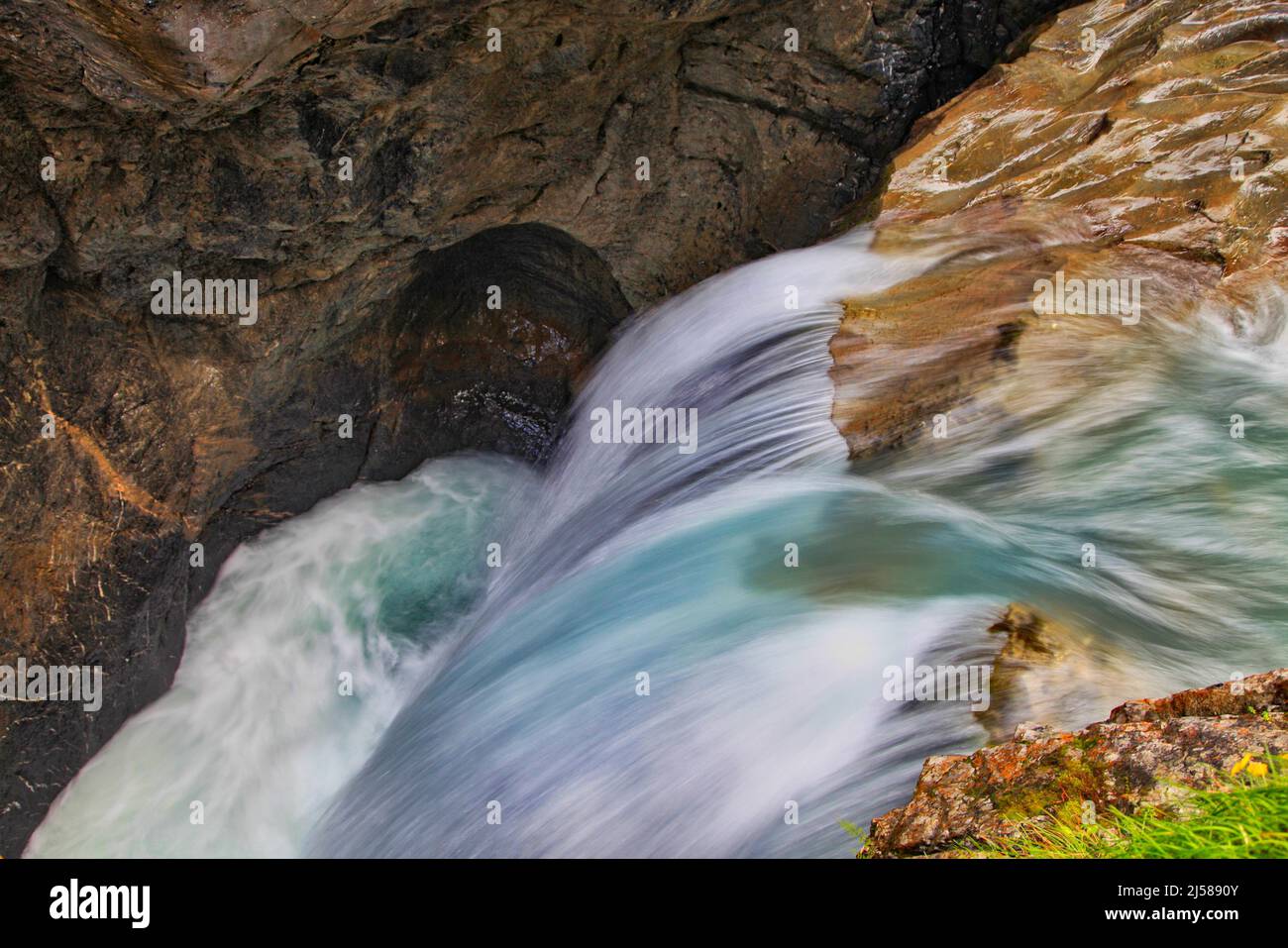 Wasserfall in der Rosenlaui-Gletscherschlucht, Bergwasser, Meiringen, Hasliberg, Kanton Bern, Schweiz Stockfoto