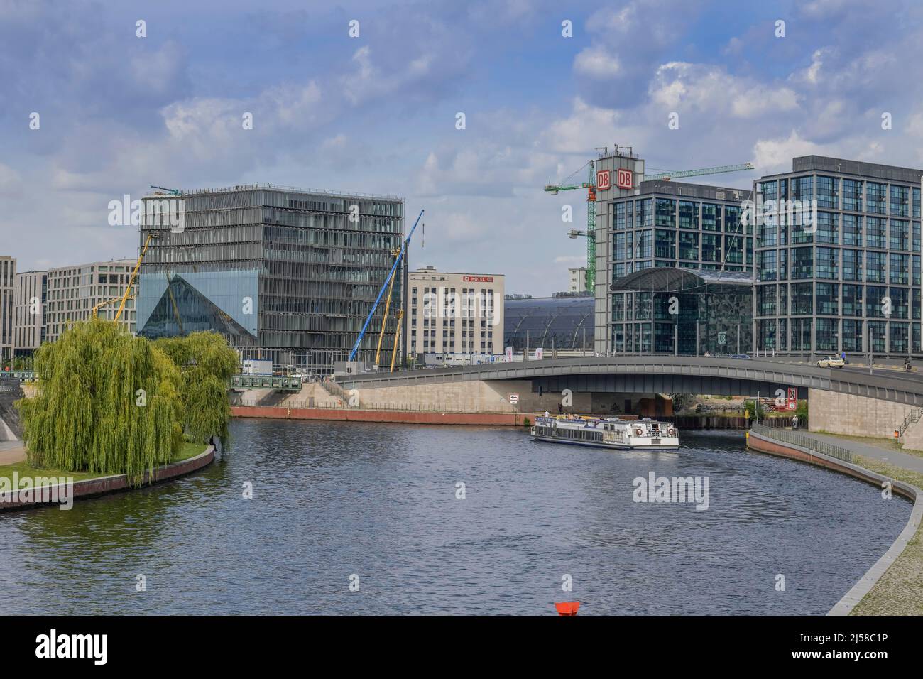 Bürogebäude Cube, Washingtonplatz, Hauptbahnhof, Spree, Moabit, Mitte, Berlin, Deutschland Stockfoto